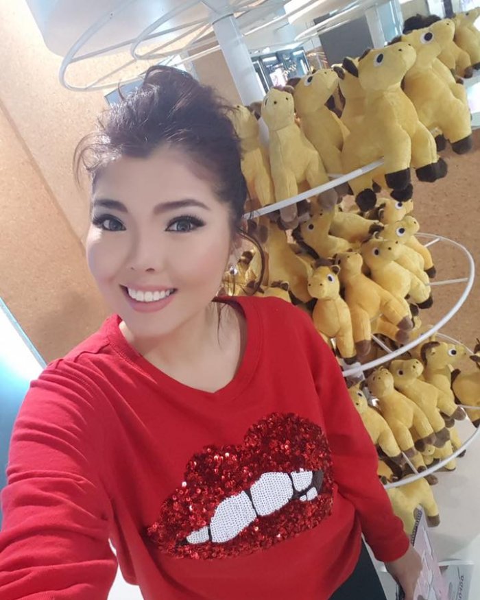 Дуучин Нара & Шилэн Цогоо нар хэн нь хэнийгээ байдалд оруулав?